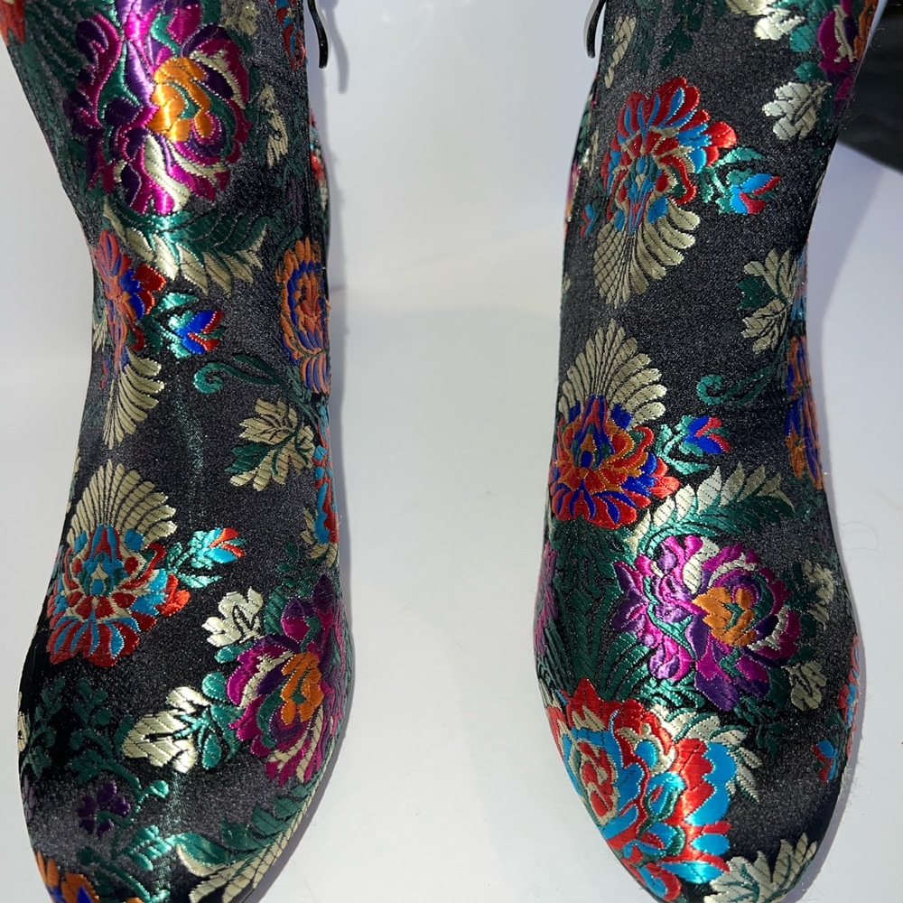 Vibrant Floral Ankle Boots with Pointed Toe and Moderate Heel